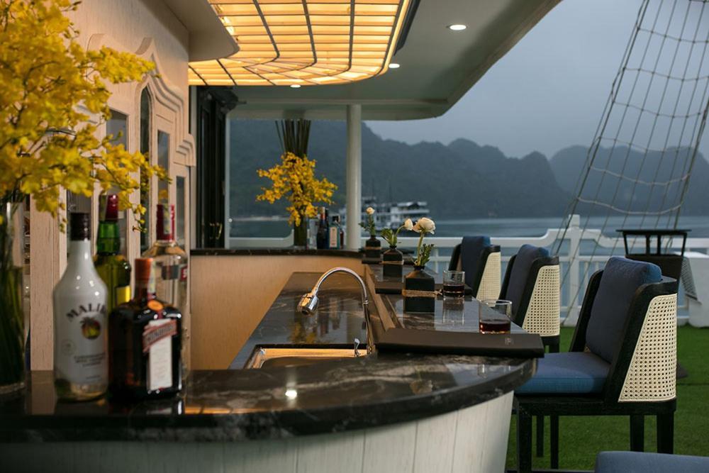 Lapinta Luxury Cruises Hotel Ha Long Exterior photo