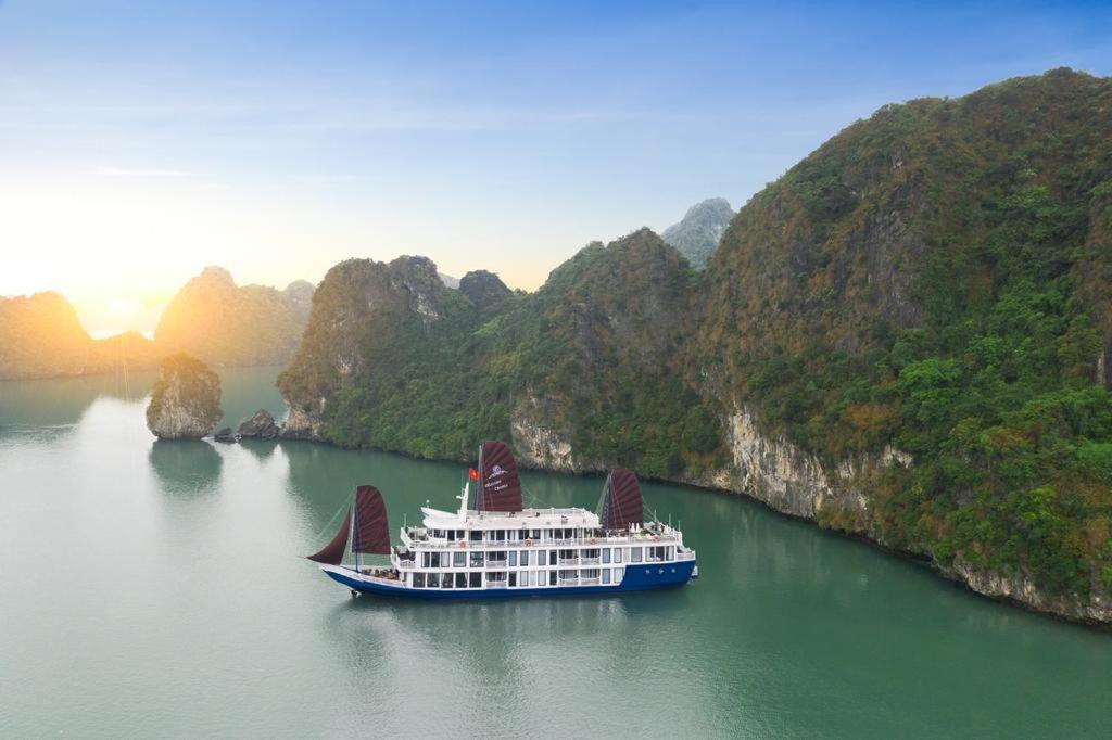 Lapinta Luxury Cruises Hotel Ha Long Exterior photo